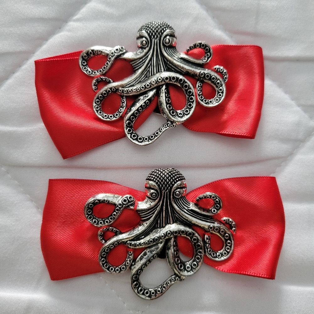 Unique detachable shoe clips